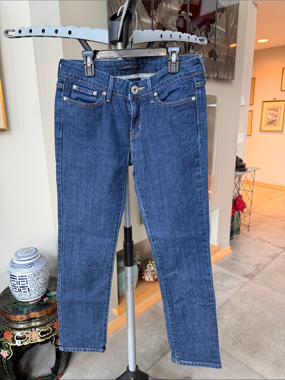 Levi's Women's Low Rise Skinny Jeans in Dark Blue Denim size 6P medium